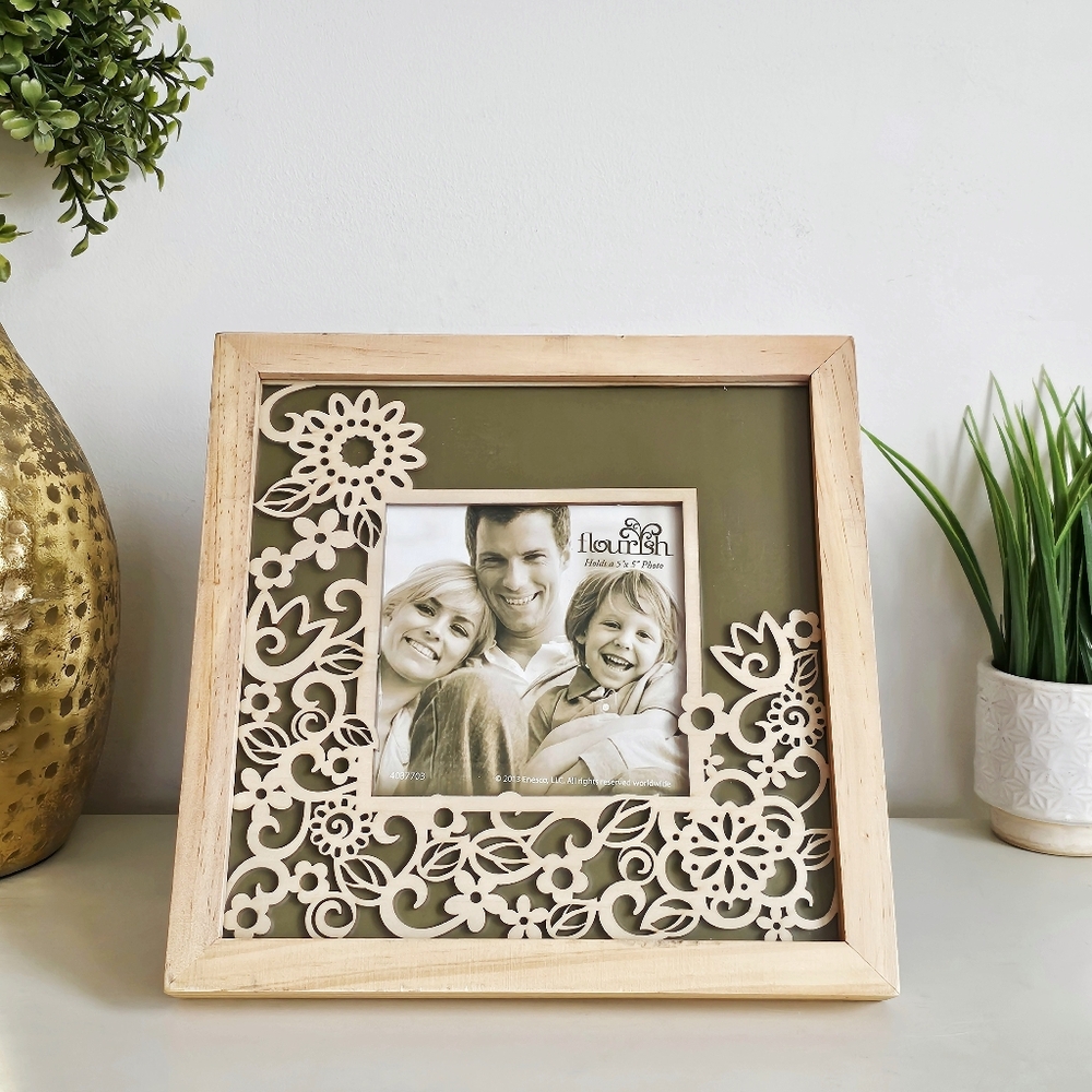 NEW Flourish By Enesco Laser Cut Wood Flower Picture Frame 2014